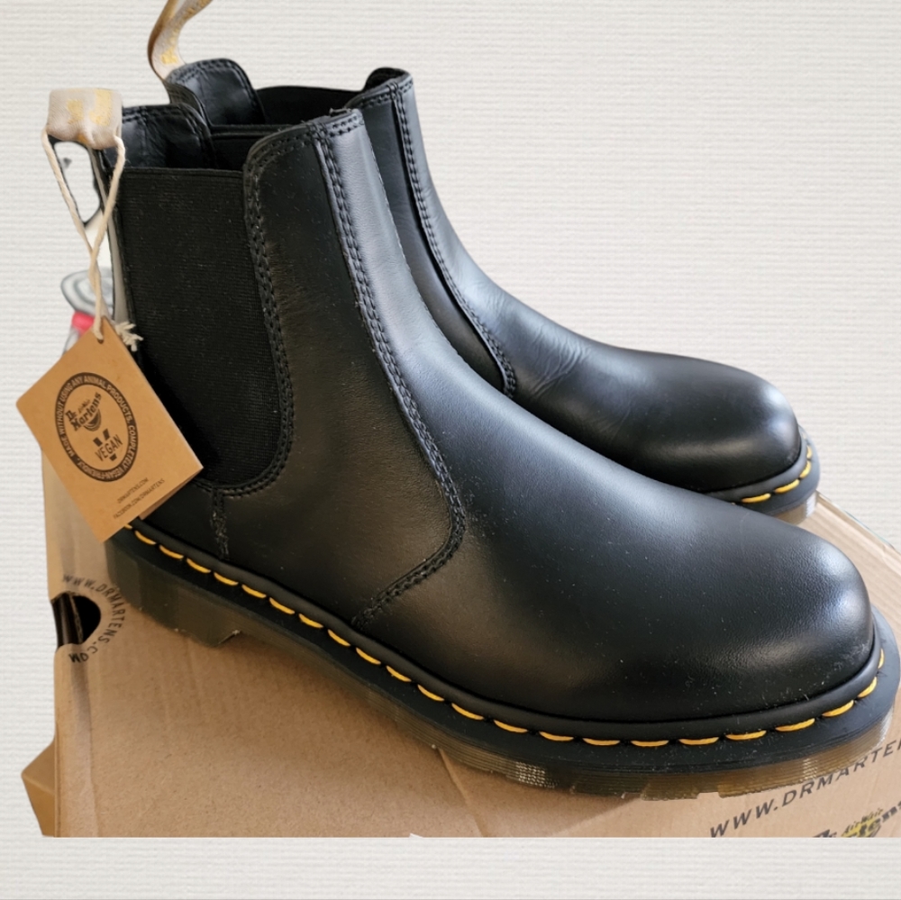 Dr Martens Cheslea boot Vegan leather